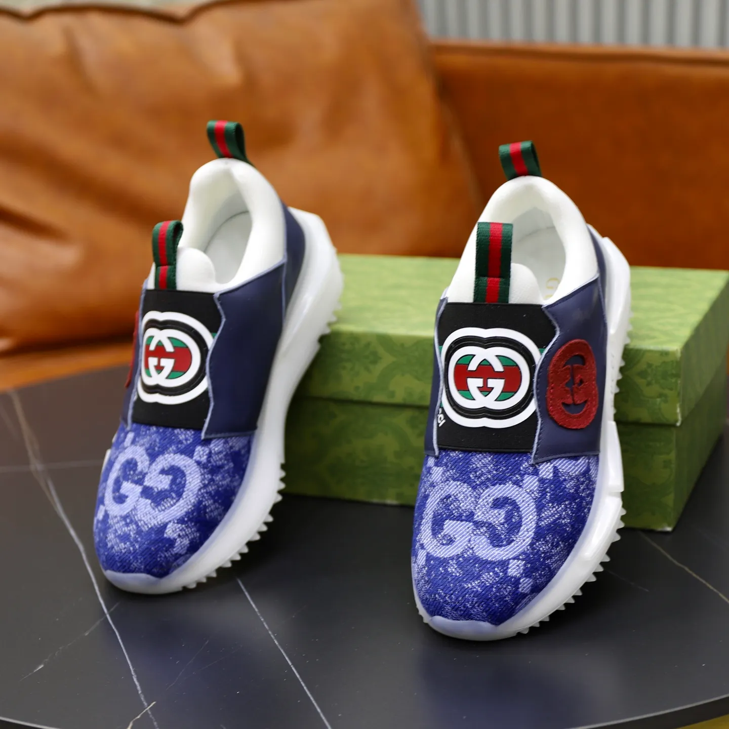 Ex-factory price: 462💰🙅‍♂️🙅‍♂️🙅‍♂️ Brand: GUCCI Standard code: 38-44 (45 customized) Grade: Same as the official website Material: Original cowhide material spliced with brand cloth Comfortable and breathable lining Lightweight and wear-resistant sports outsole Style category: Men's fashionable casual shoes Running sports shoes Distinguished luxury brand elements Top luxury color: actual picture color